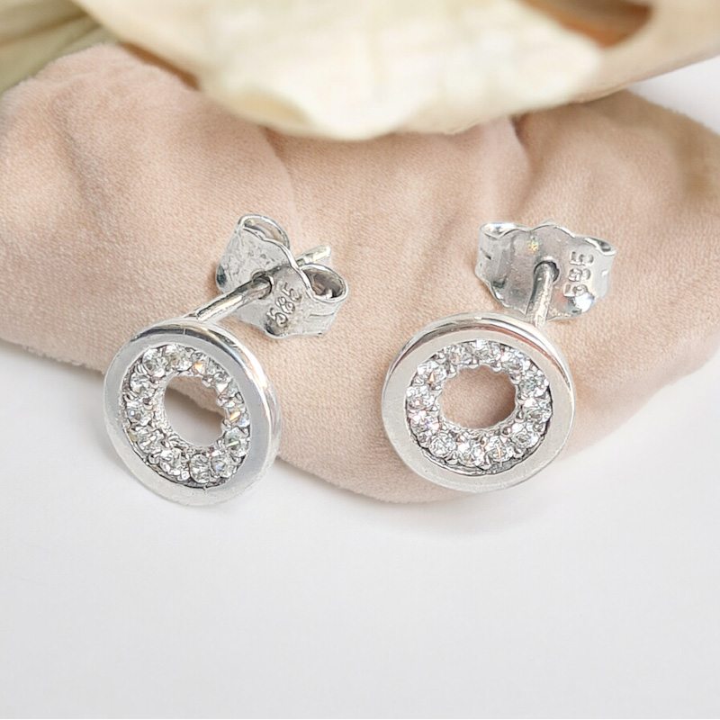 _vyr_331Nausnice-napichovacie-z-bieleho-zlata-kruzky-vykladane-2