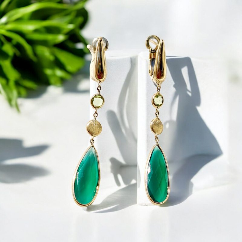 _vyr_373Zlate-dlhe-nausnice-s-prirodnym-zelenym-Onyxom