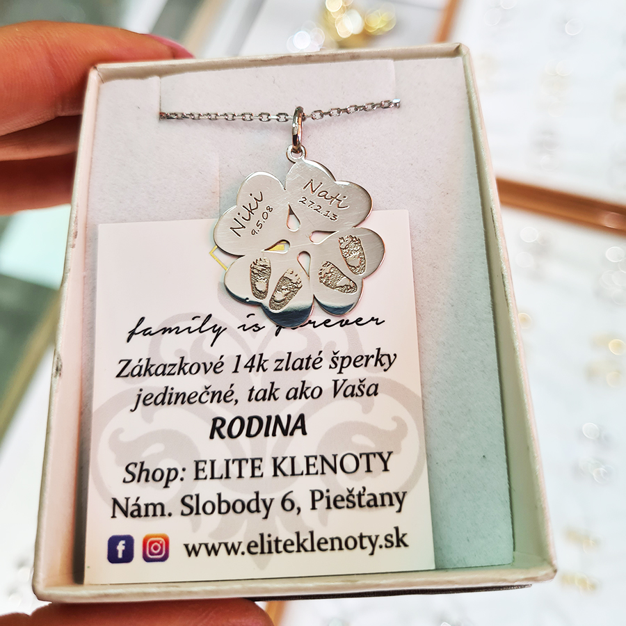 _vyrp11_1231-zlaty-personalizovany-sperk-stvorlistok-s-otlackami-a-menami