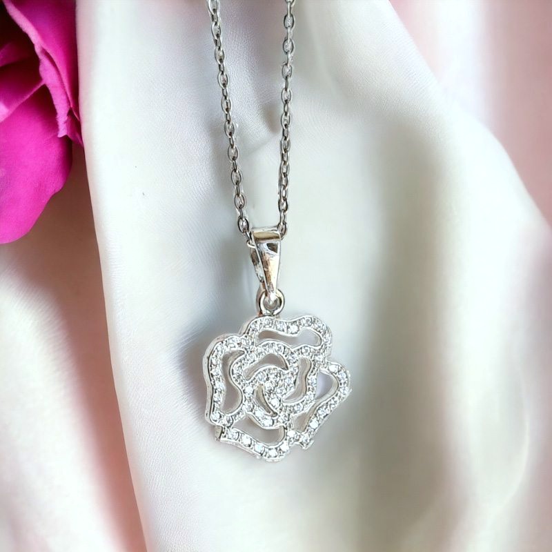 _vyrp11_285Privesok-z-bieleho-zlata-Kvet-vykladany-3