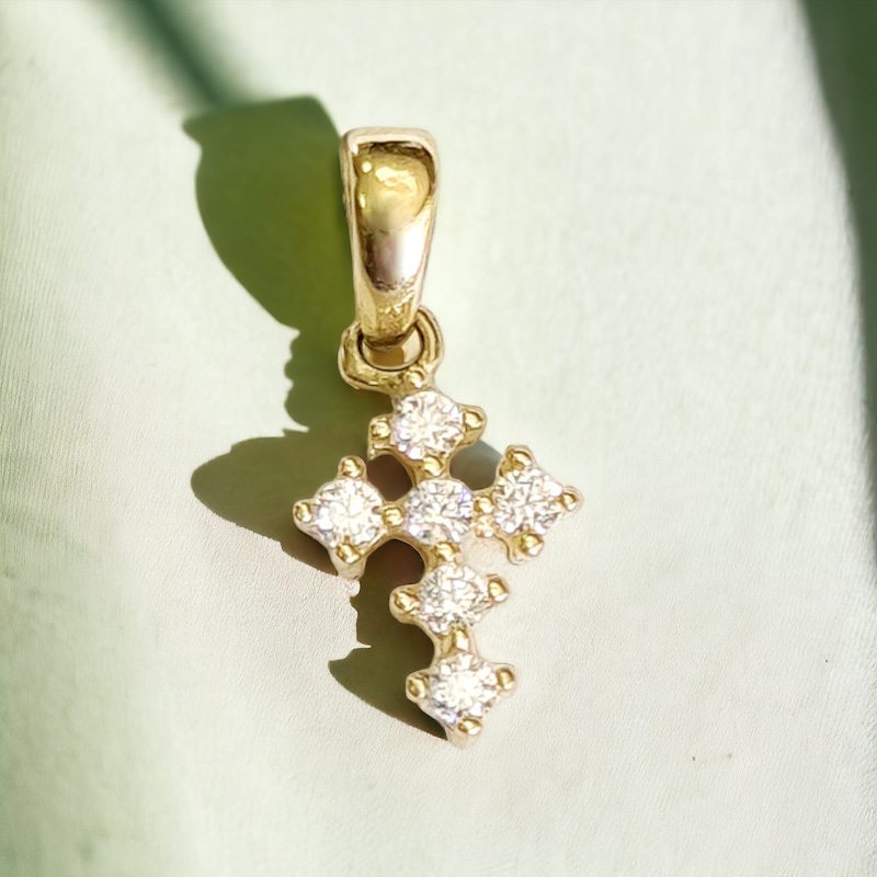 _vyrp12_308Zlaty-mini-privesok-Krizik-vykladany-2