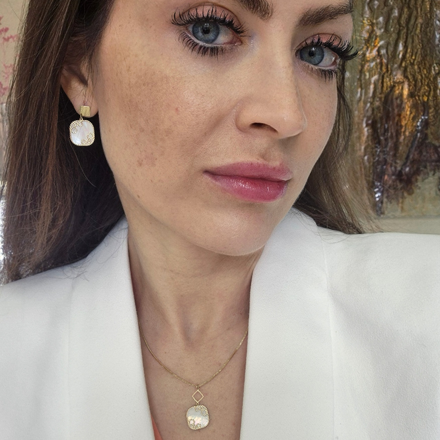 _vyrp11_541Zlaty-retiazkovy-nahrdelnik-s-priveskom-z-PERLETE-a-s-ornamentom-2