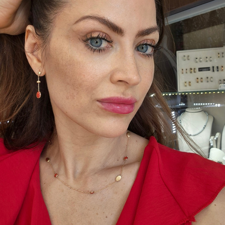 _vyrp11_554Zlate-vysiace-napichovacie-nausnice-s-pravym-KORALOM-1