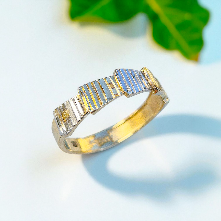 _vyr_567Zlaty-prsten-dvojtonovy-s-nepravidelnymi-patnickami