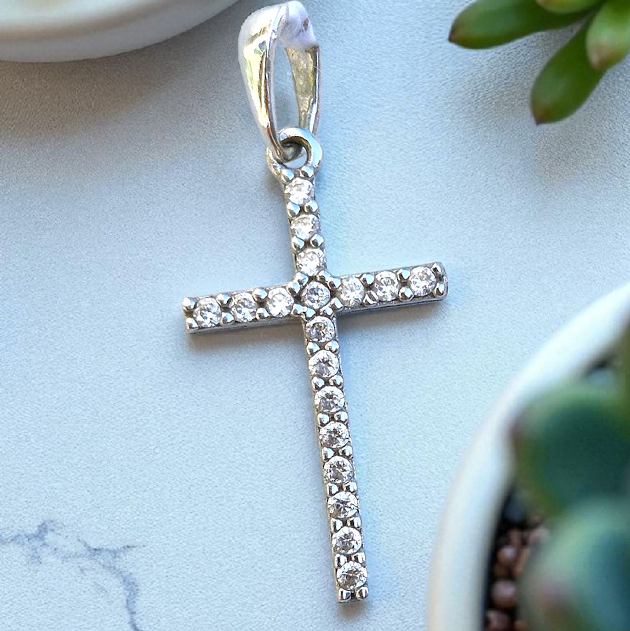 _vyr_571Privesok-z-bieleho-zlata-KRIZIK-vykladany