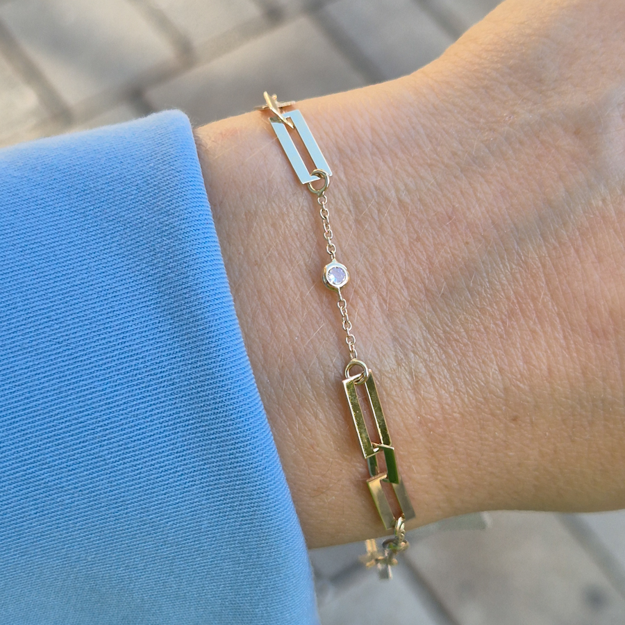 _vyr_579Zlaty-naramok-s-oblznikovymi-ockami-a-4-zirkonmi-1