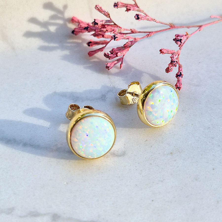 _vyr_581Zlate-napichovacie-nausnice-s-bielym-OPALOM-2